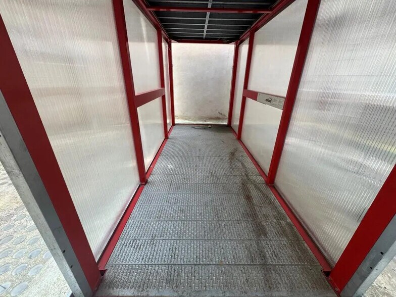 Flex in Paris for lease - Building Photo - Image 3 of 13