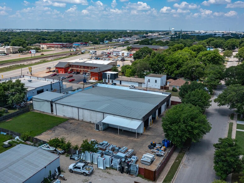 1713 NW Dallas St, Grand Prairie, TX for lease - Building Photo - Image 1 of 8