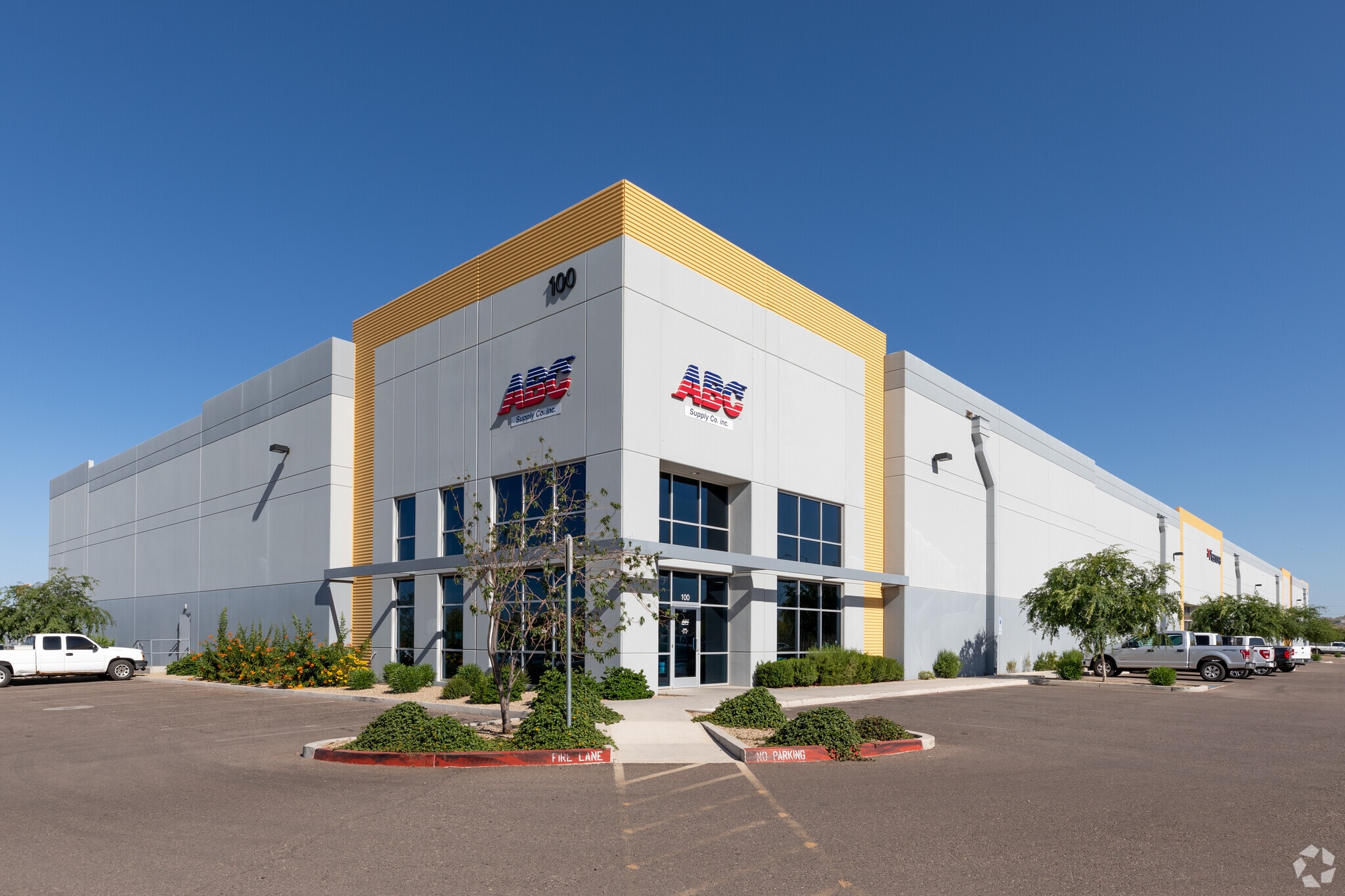 100 W Pinnacle Peak Rd, Phoenix, AZ for lease Primary Photo- Image 1 of 5