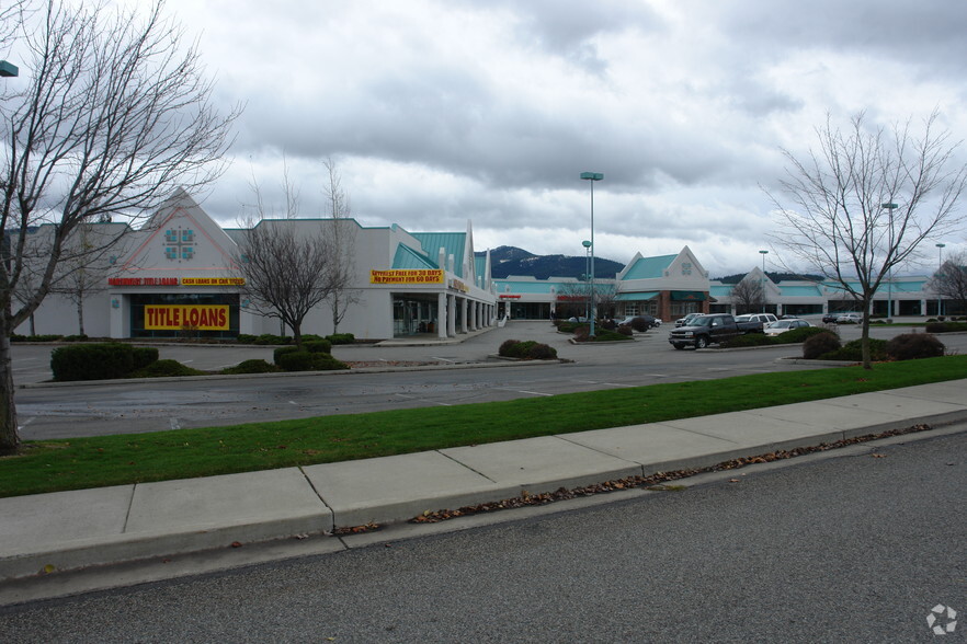 4005-4057 W Riverbend Ave, Post Falls, ID for lease - Building Photo - Image 3 of 9