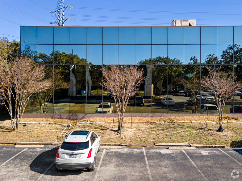 8535 Wurzbach Rd, San Antonio, TX for lease - Building Photo - Image 2 of 8