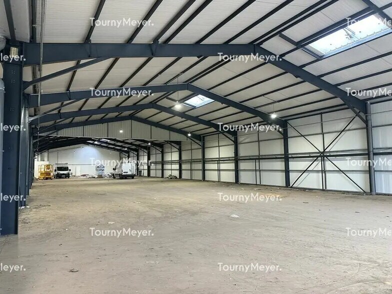 Flex in Couëron for lease - Interior Photo - Image 3 of 27