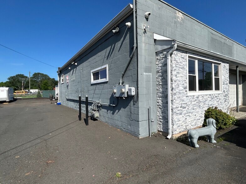 151 Kitts Ln, Newington, CT for lease - Building Photo - Image 2 of 5