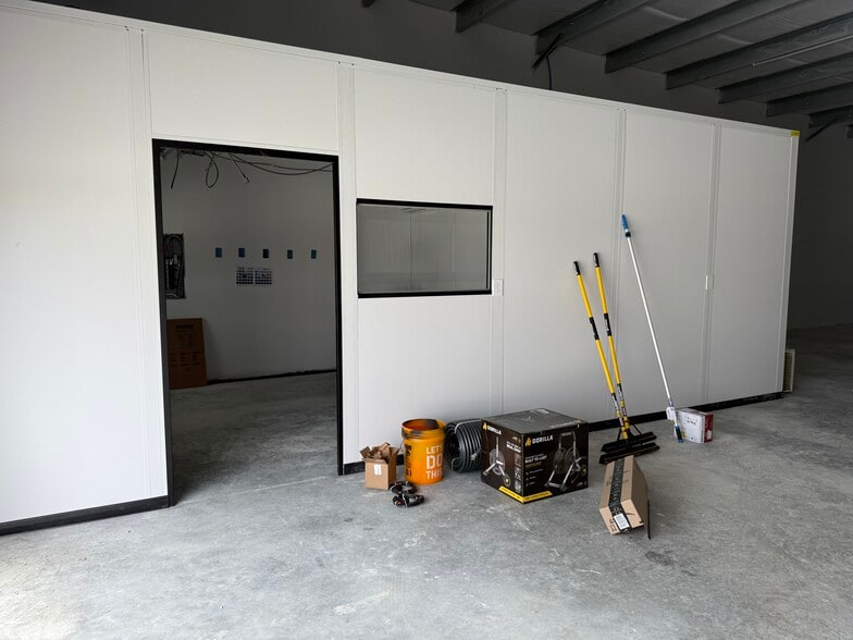 3300 Dacy Ln, Kyle, TX for lease - Interior Photo - Image 3 of 12