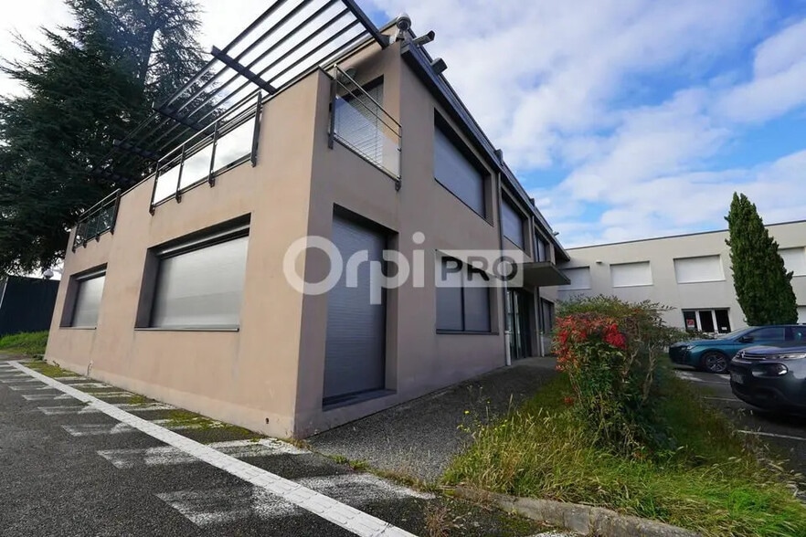 Office in Rillieux-la-Pape for lease - Building Photo - Image 1 of 6