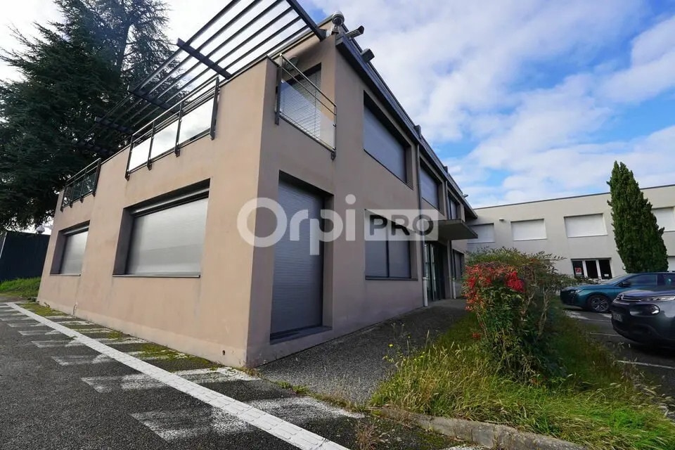 Office in Rillieux-la-Pape for lease Building Photo- Image 1 of 7