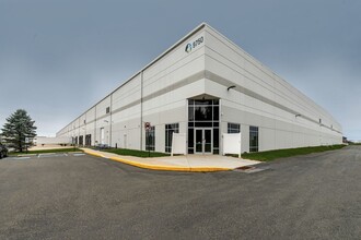 9750 Commerce Cir, Kutztown, PA for lease Building Photo- Image 2 of 4