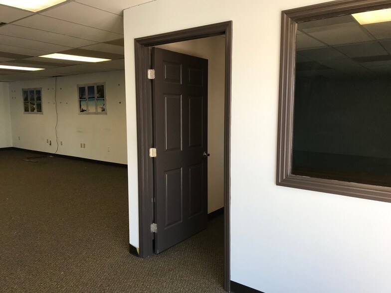 15591561 Laurens Rd, Greenville, SC 29607 Retail for Lease