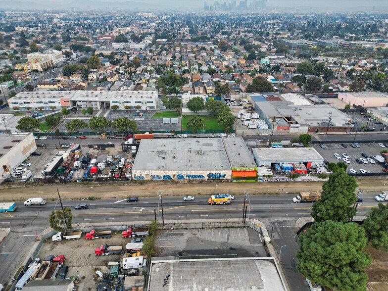 150-154 E 58th St, Los Angeles, CA for lease - Building Photo - Image 3 of 13