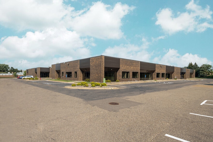 1270 Eagan Industrial Rd, Eagan, MN for lease - Building Photo - Image 2 of 12