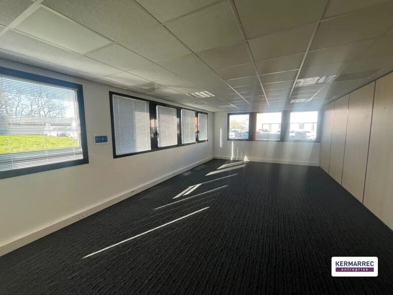 Office in Rezé for lease - Interior Photo - Image 3 of 7