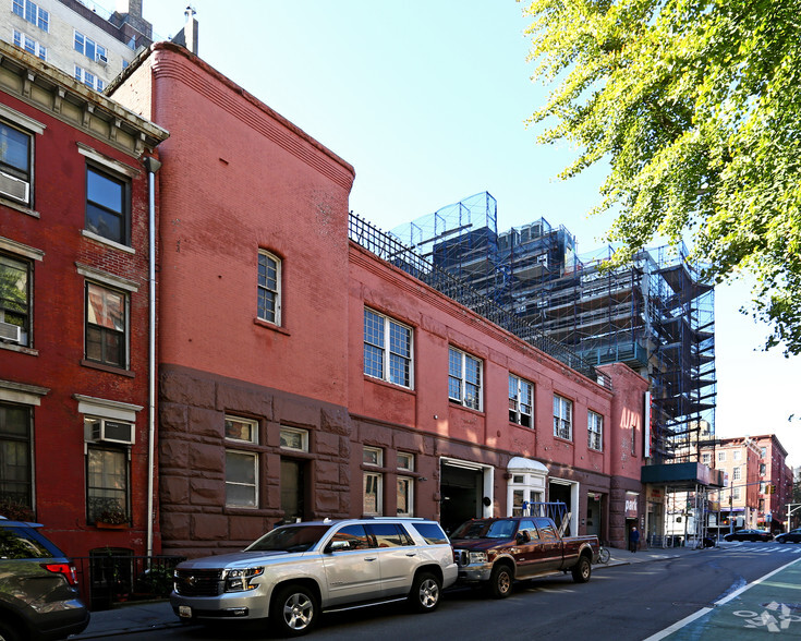 160 W Tenth St, New York, NY for lease - Primary Photo - Image 1 of 3