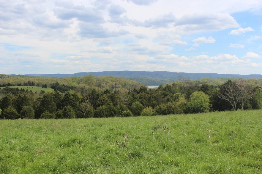 Lyons Rd, Newbern, VA 24126