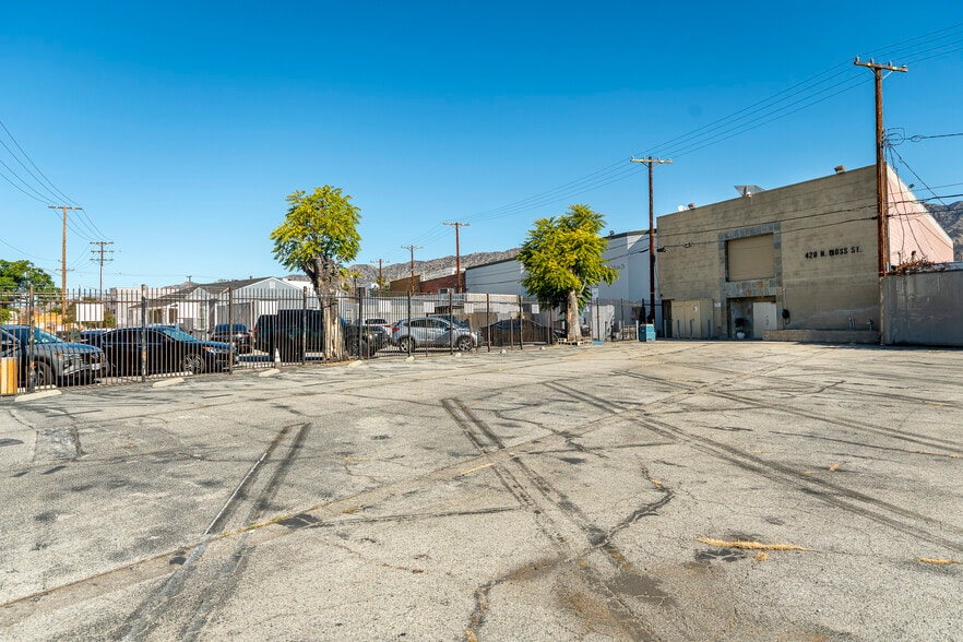 425 N Varney St, Burbank, CA for lease - Building Photo - Image 3 of 16