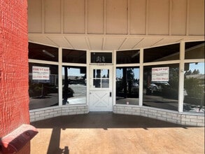 950-990 E Lake Ave, Watsonville, CA for lease Building Photo- Image 1 of 4