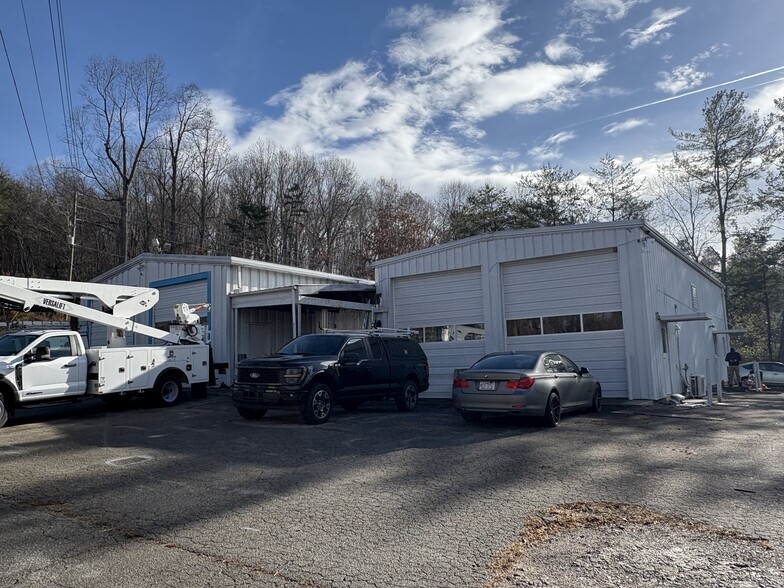 329 Gashes Creek Rd, Asheville, NC for sale - Building Photo - Image 2 of 40