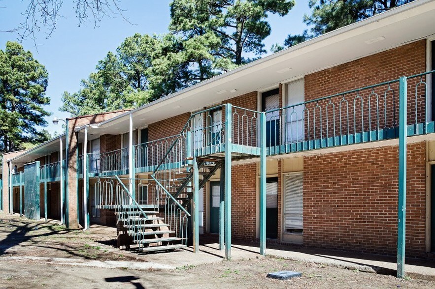 1421 N Division St, Forrest City, AR 72335