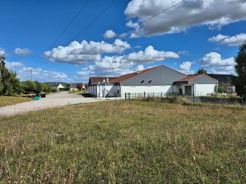 Flex in Pîtres for sale - Building Photo - Image 2 of 4