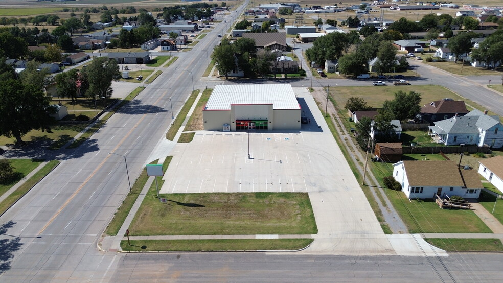 312 W Carthage St, Meade, KS for lease - Primary Photo - Image 1 of 2