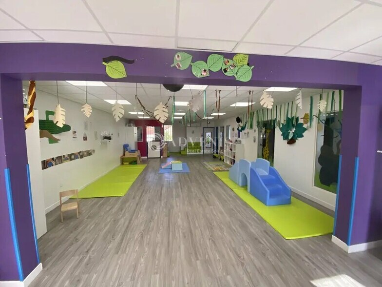 Office in Trappes for sale - Building Photo - Image 3 of 10