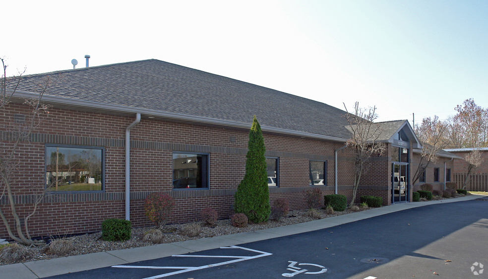 1337 Park Plaza Dr, O'Fallon, IL for lease - Primary Photo - Image 1 of 5