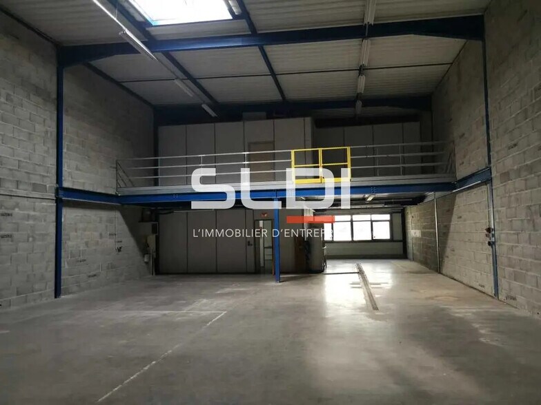 Flex in Échirolles for lease - Interior Photo - Image 2 of 8