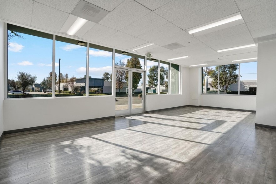 9439 Archibald Ave, Rancho Cucamonga, CA for lease - Building Photo - Image 3 of 21