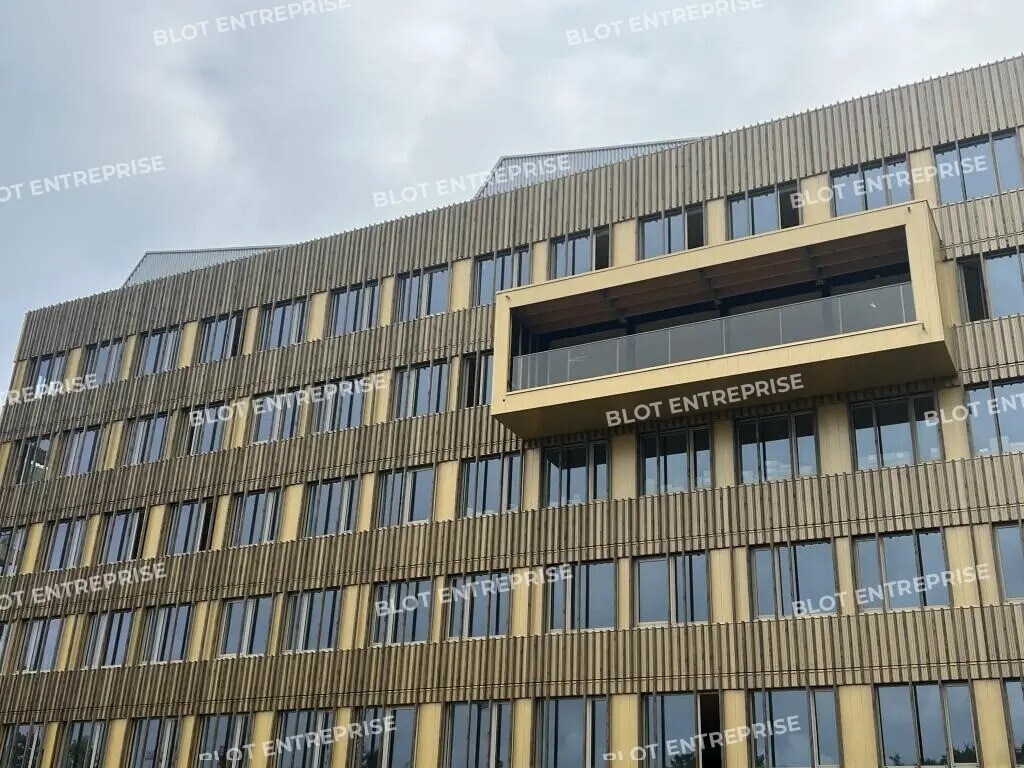 Location Bureaux 609 m² - Photo 1