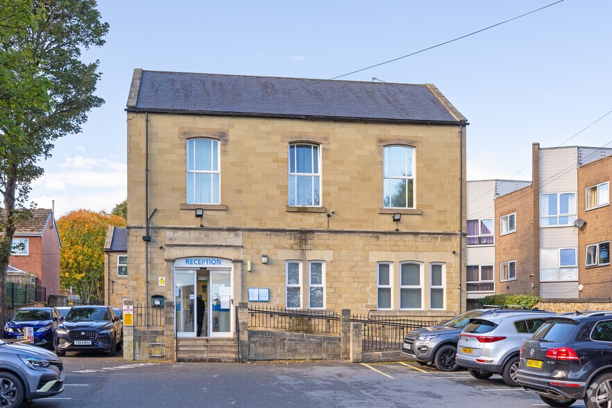 6 Huddersfield Rd, Barnsley for sale - Primary Photo - Image 1 of 2
