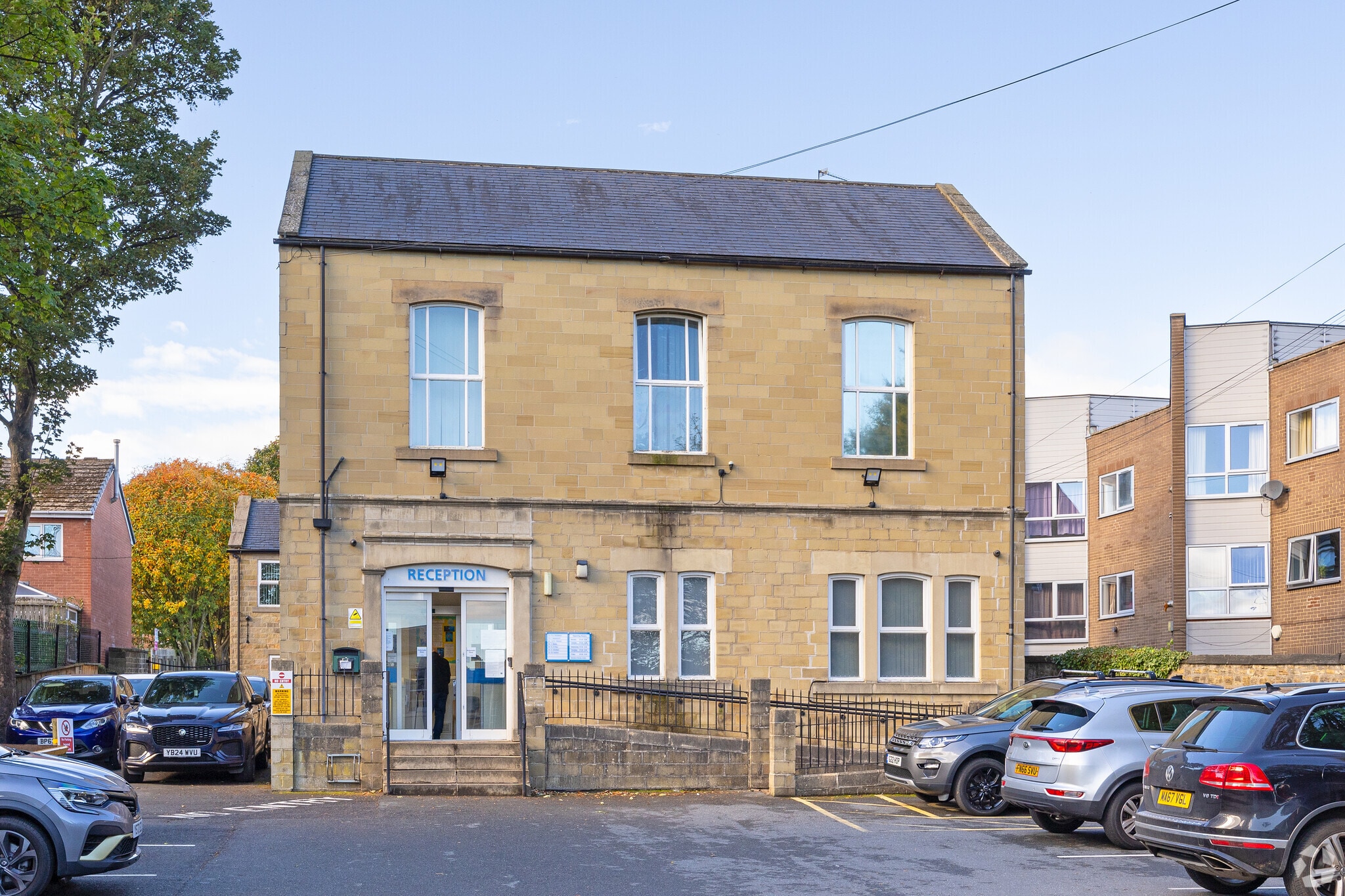 6 Huddersfield Rd, Barnsley for sale Primary Photo- Image 1 of 3