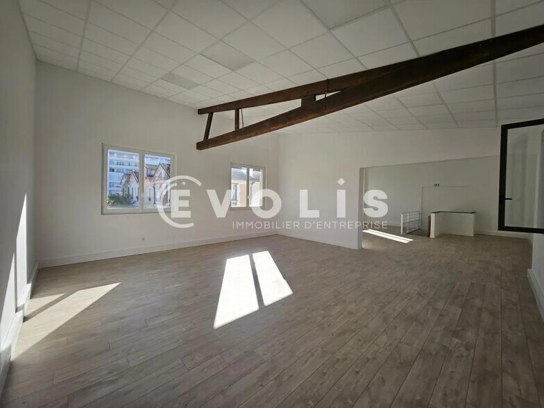 Office in Cachan for lease - Interior Photo - Image 3 of 14