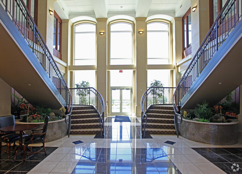 1251 NW Briarcliff Pky, Kansas City, MO for lease - Lobby - Image 3 of 9