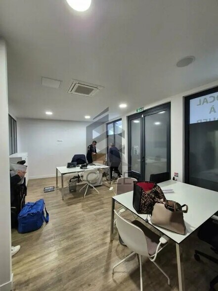 Office in Talence for lease - Interior Photo - Image 2 of 6