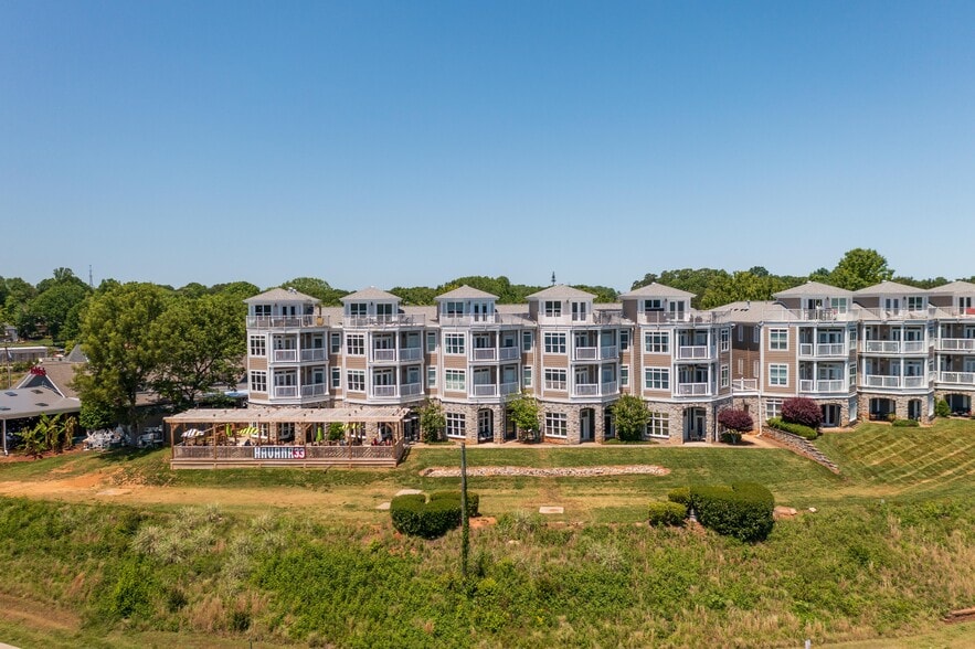 637 Williamson Rd, Mooresville, NC for lease - Building Photo - Image 1 of 2