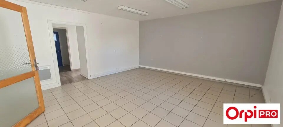 Retail in Plérin for lease - Interior Photo - Image 1 of 5