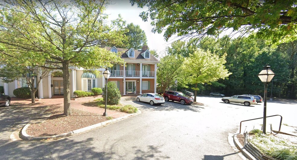 8800E Pear Tree Village Ct, Alexandria, VA for lease - Building Photo - Image 1 of 2