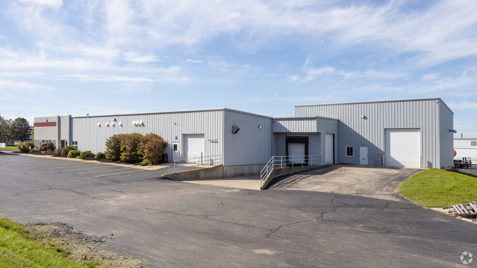 3919 N Greenbrooke Dr SE, Grand Rapids, MI for sale - Building Photo - Image 3 of 3