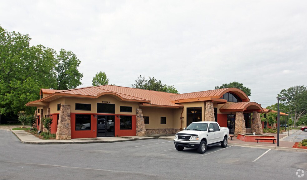 101 E 4th Ave, Crestview, FL for lease - Primary Photo - Image 1 of 2