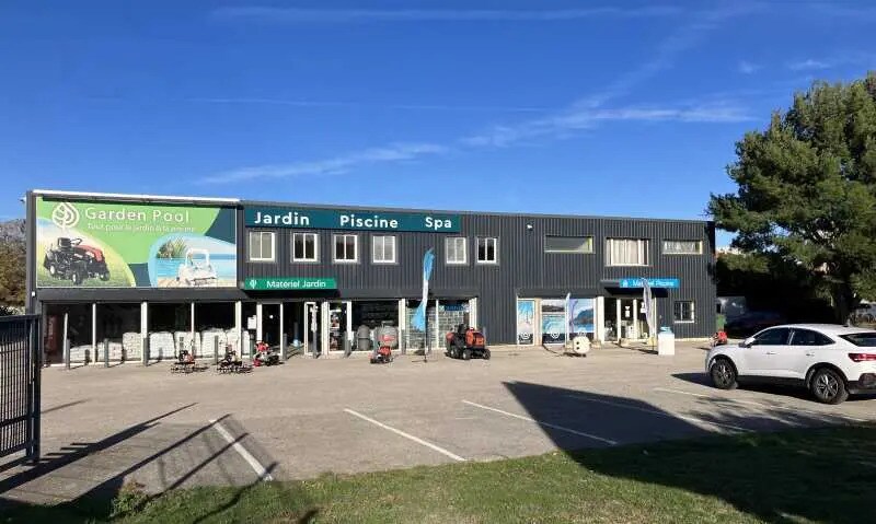 Flex in Peynier for lease Building Photo- Image 1 of 7