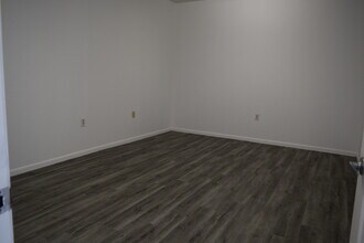 702 Spring Cypress Rd, Spring, TX for lease Interior Photo- Image 2 of 4