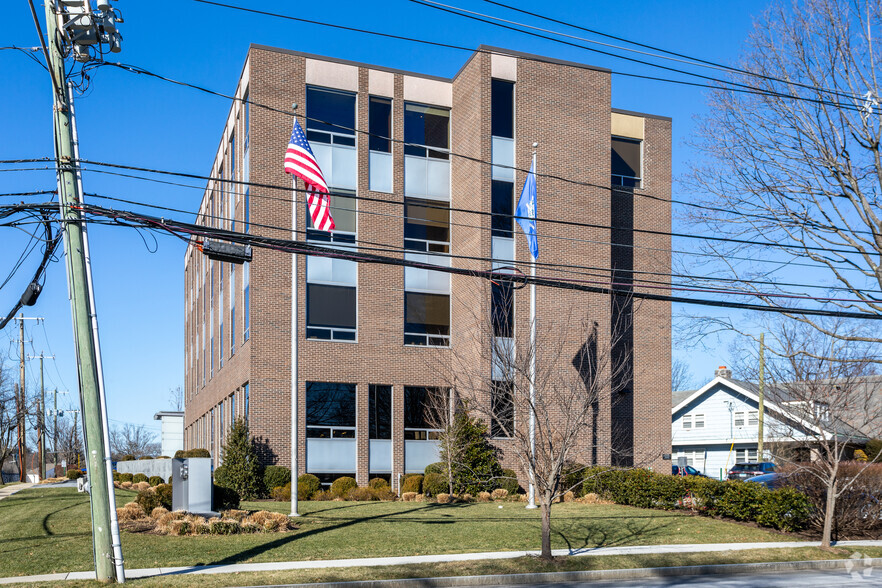 66 Field Point Rd, Greenwich, CT for lease - Primary Photo - Image 1 of 3