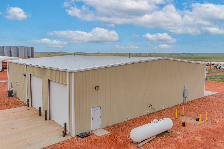 R Ave SW, Killdeer, ND 58640 Bakken Area Industrial Building