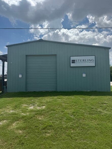 121 W 6th St, Justin, TX for lease - Building Photo - Image 1 of 12