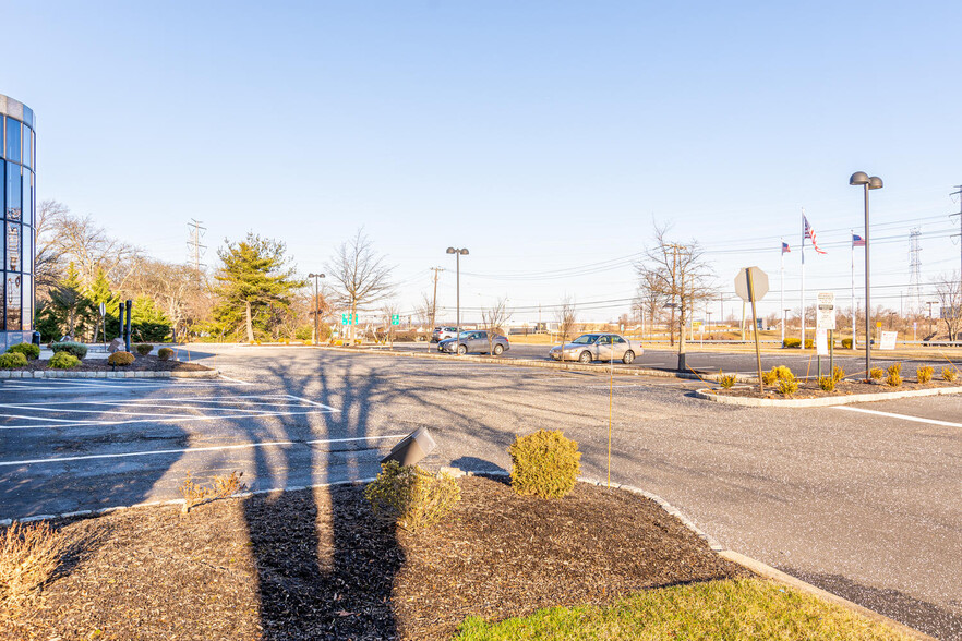 1000 Woodbridge Center Dr, Woodbridge, NJ for lease - Building Photo - Image 2 of 59