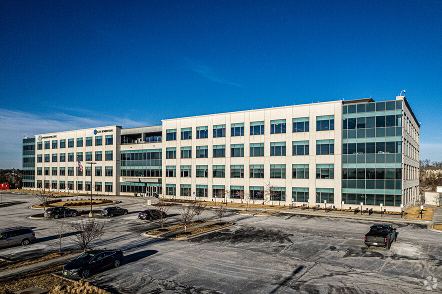 901 Carondelet Dr, Kansas City, MO for lease - Primary Photo - Image 1 of 8