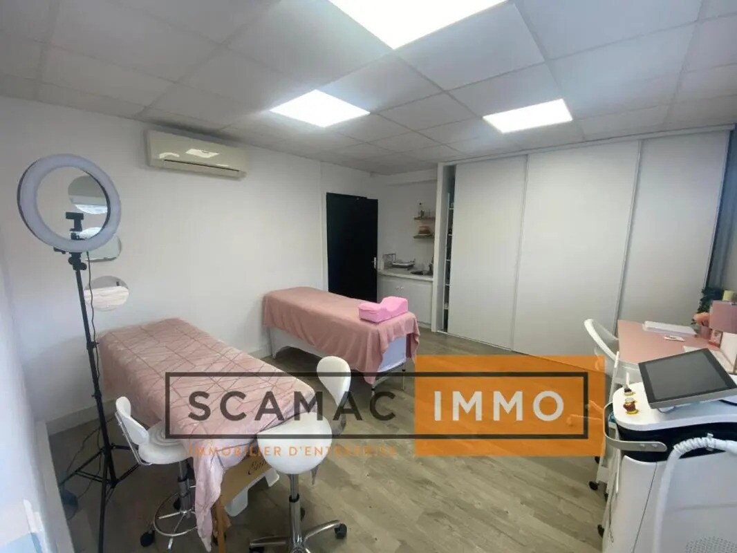 Office in Gardanne for lease Interior Photo- Image 1 of 4