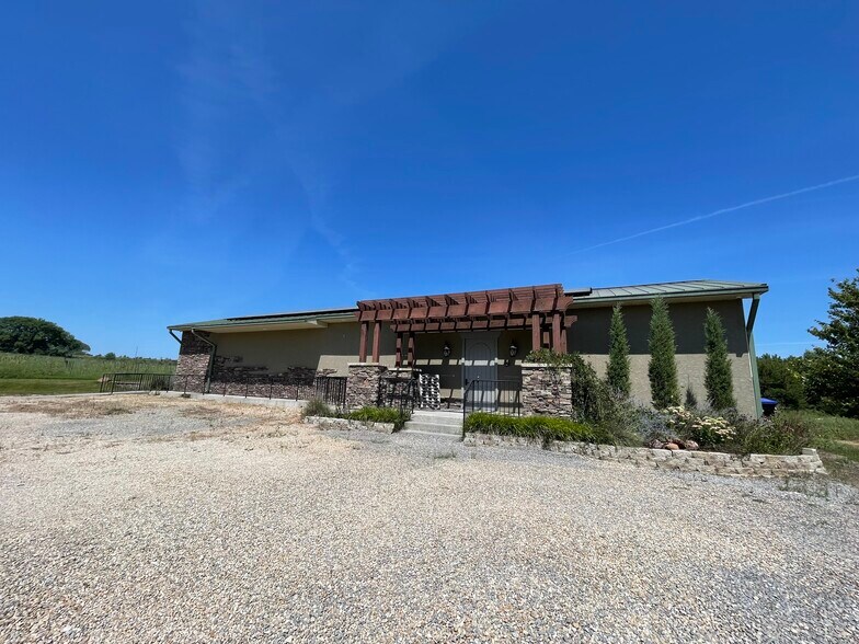 1636 SE 85th St, Wakarusa, KS 66546