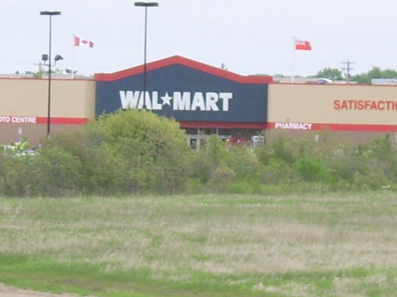 9 Next To Walmart Pl Hwy, Selkirk, MB for sale - Primary Photo - Image 1 of 1