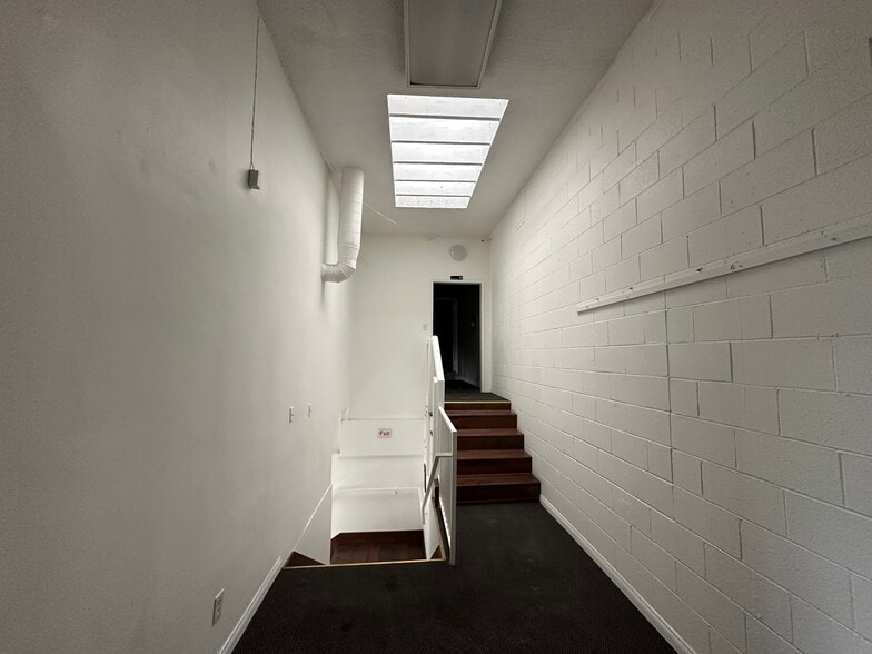 1735 Hale St, Glendale, CA for lease - Building Photo - Image 3 of 9