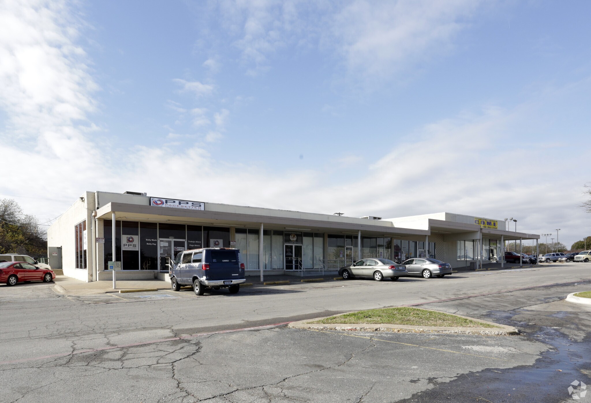 2420-2440 W Irving Blvd, Irving, TX for sale Primary Photo- Image 1 of 1